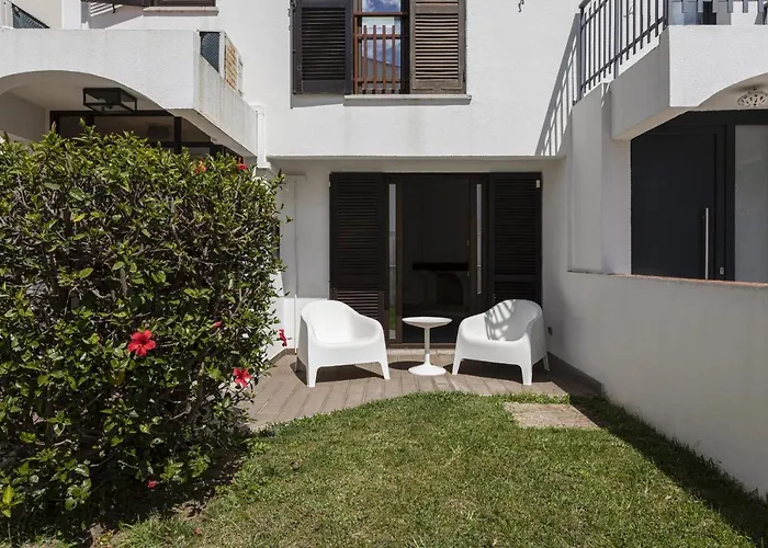 Vilamoura Garden House With Pool & Parking, By Hopstays * Quarteira