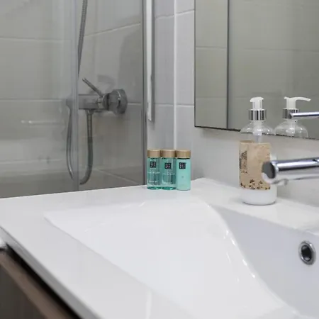 Vilamoura Garden House With Pool & Parking, By Hopstays 度假居 *