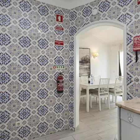 度假居 Vilamoura Garden House With Pool & Parking, By Hopstays *