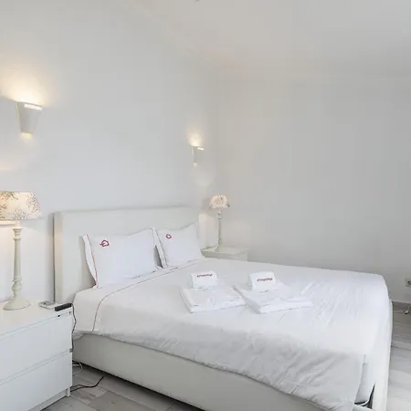 Vilamoura Garden House With Pool & Parking, By Hopstays