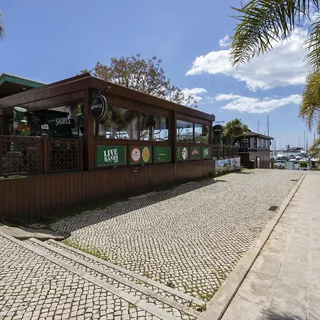 Vilamoura Garden House With Pool & Parking, By Hopstays 度假居