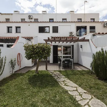 Vilamoura Garden House With Pool & Parking, By Hopstays 度假居 奎特里拉