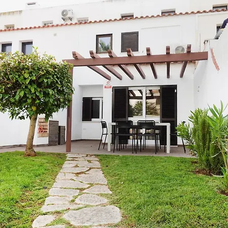 Vilamoura Garden House With Pool & Parking, By Hopstays 度假居