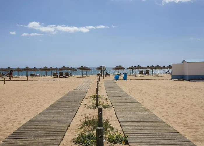 Vilamoura Garden House With Pool & Parking, By Hopstays
