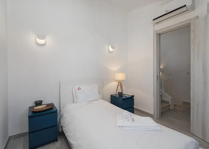 Vilamoura Garden House With Pool & Parking, By Hopstays Casa de Férias