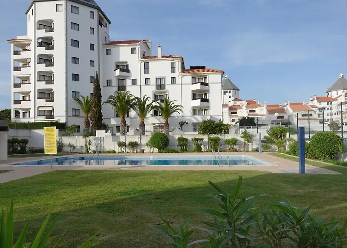 Vilamoura Garden House With Pool & Parking, By Hopstays