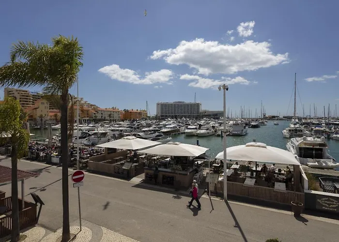 Vilamoura Garden House With Pool & Parking, By Hopstays كوارتيرا