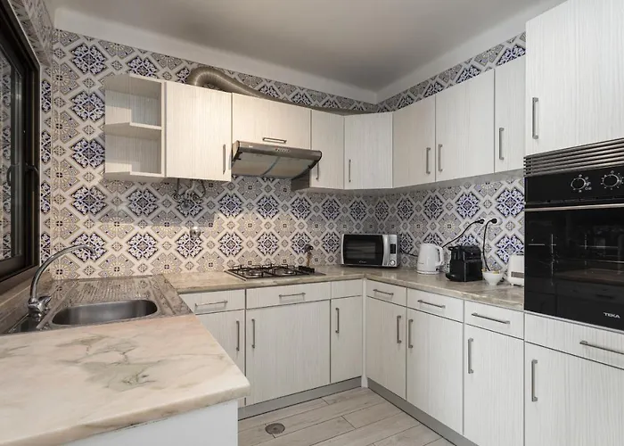 Vilamoura Garden House With Pool & Parking, By Hopstays * كوارتيرا