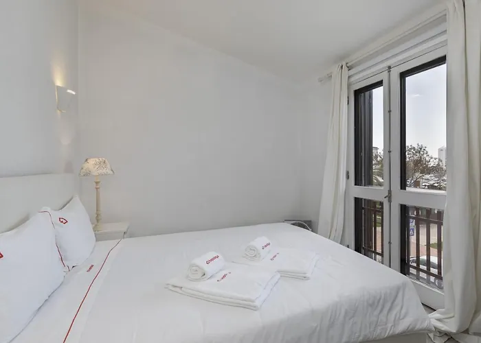 Vilamoura Garden House With Pool & Parking, By Hopstays * كوارتيرا