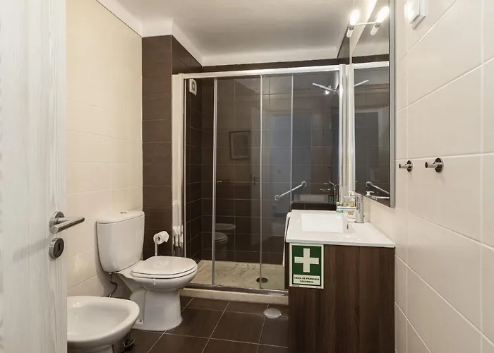 Vilamoura Garden House With Pool & Parking, By Hopstays بيت للعطل كوارتيرا