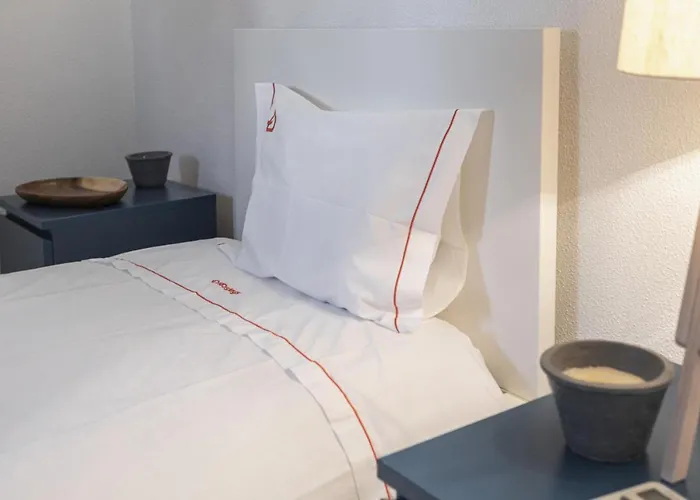 Vilamoura Garden House With Pool & Parking, By Hopstays بيت للعطل كوارتيرا
