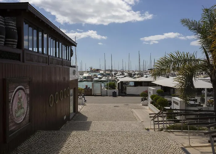 Vilamoura Garden House With Pool & Parking, By Hopstays