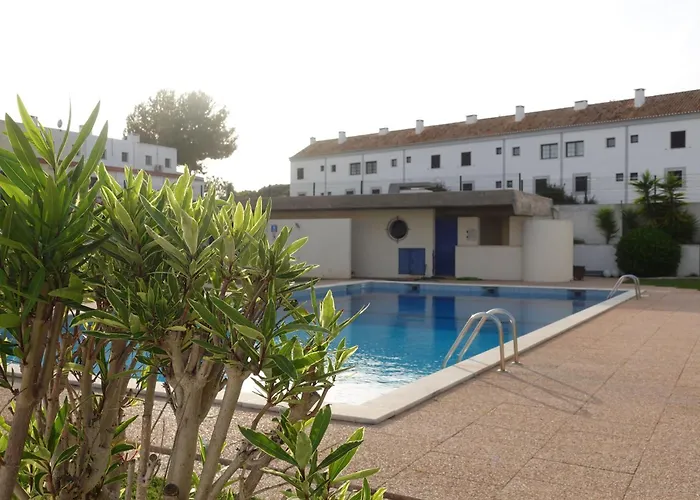 Vilamoura Garden House With Pool & Parking, By Hopstays *