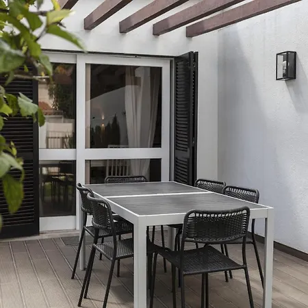 Vilamoura Garden House With Pool & Parking, By Hopstays Tatil Evi Quarteira